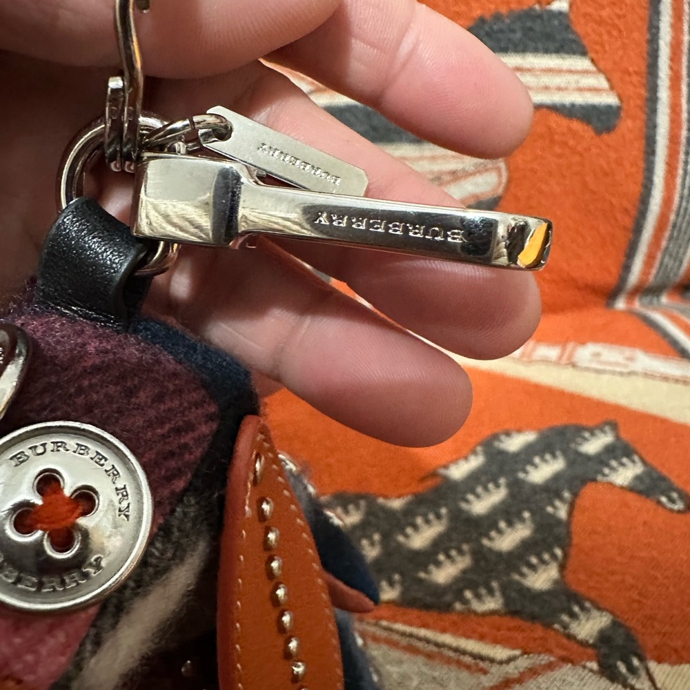 BURBERRY ❤️🌟 SANDRA THE BASSET HOUND BAG CHARM/KEYCHAIN⭐️ - Picture 4 of 8